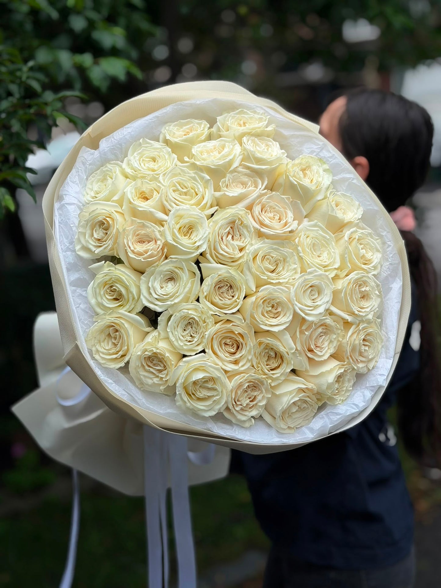 36 White Roses