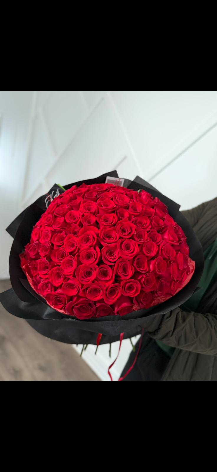 100 red roses