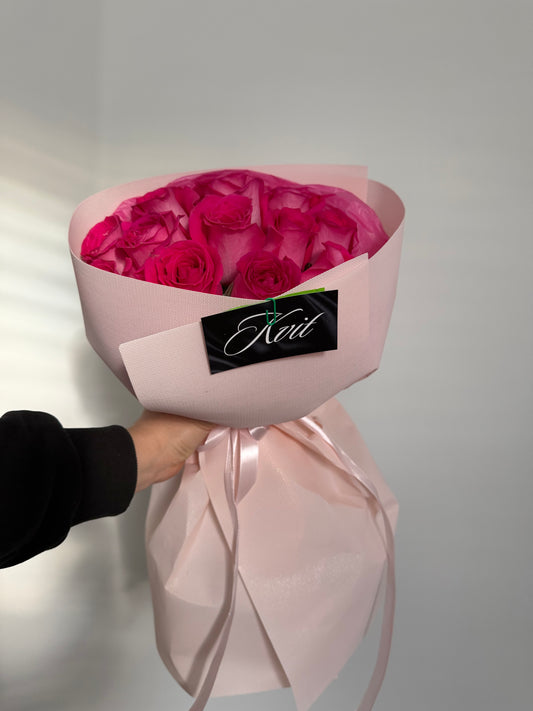 12 Hot pink roses