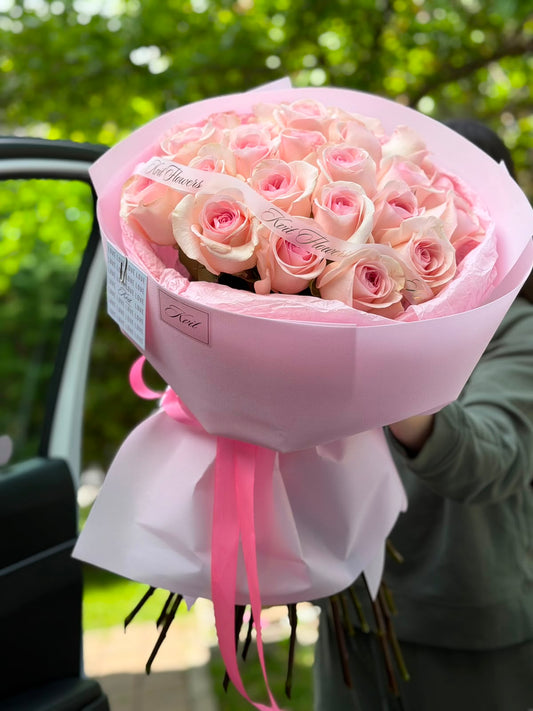 24 blush pink roses