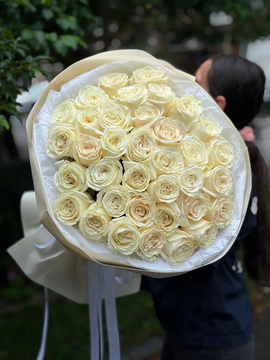 36 White Roses