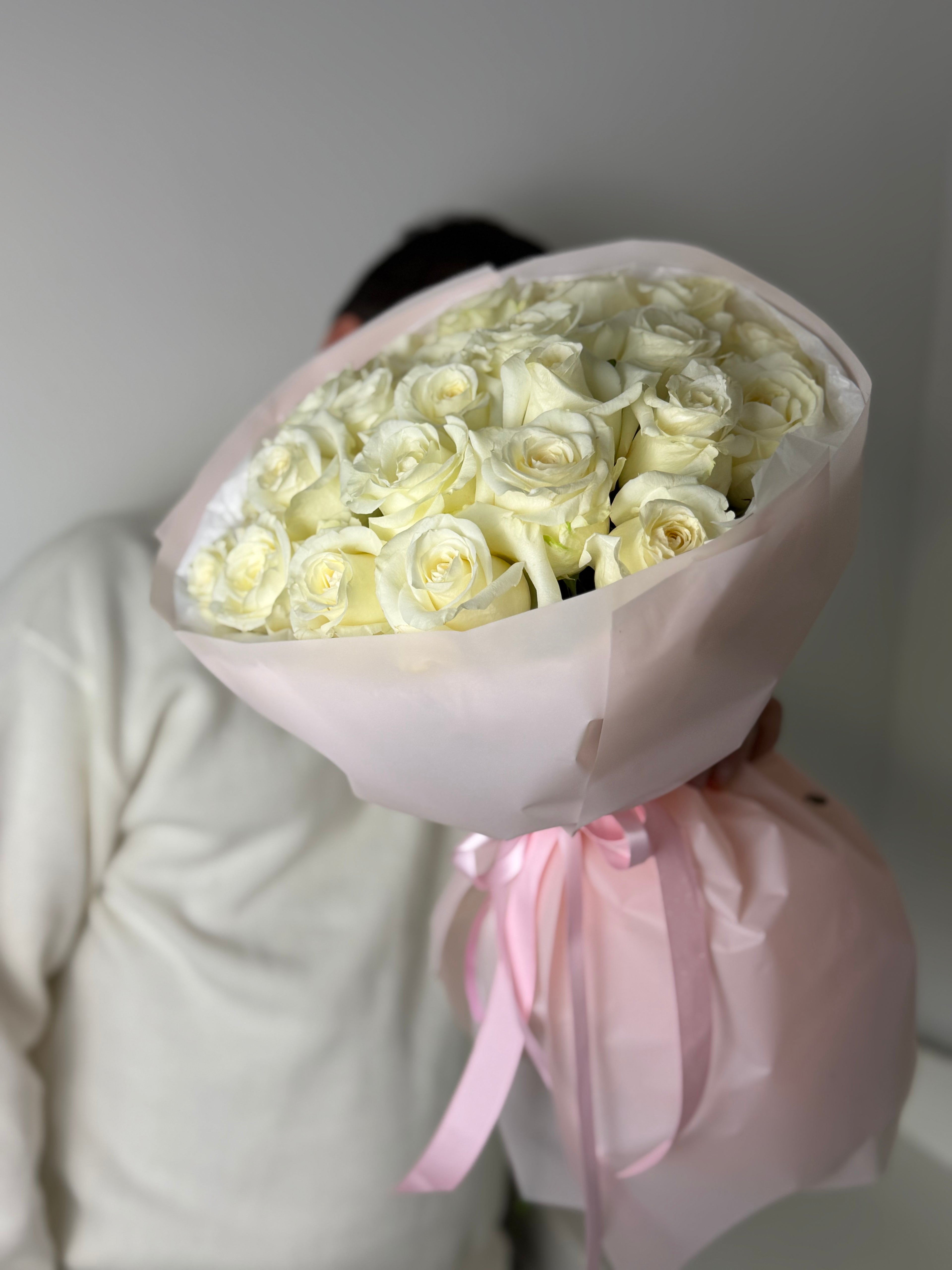 24 Premium White Roses