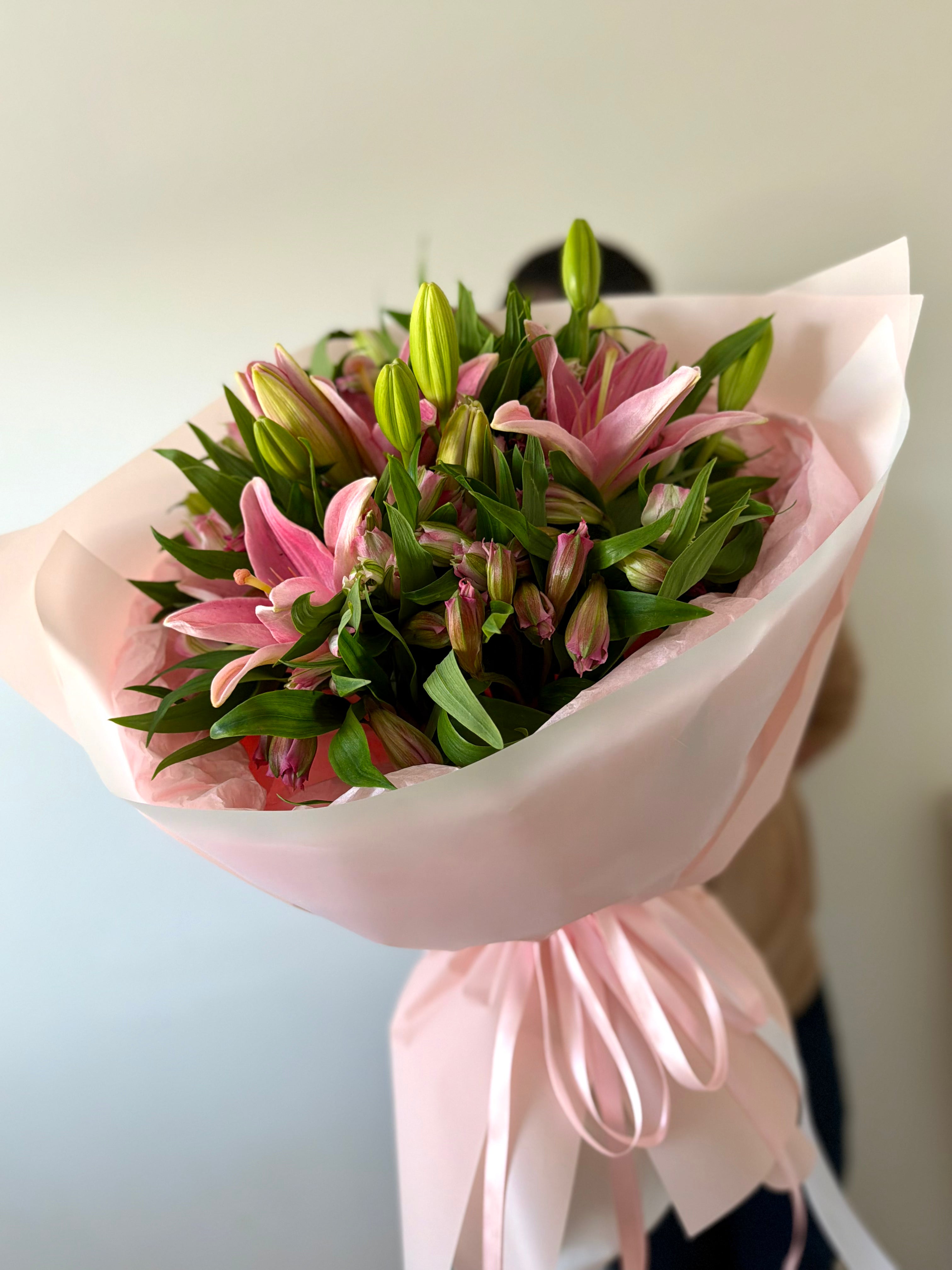 Soft Lily & Alstroemeria