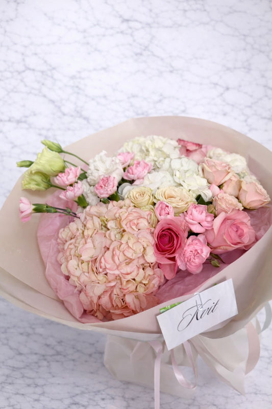 Designer’s Choice – Hydrangea & Roses